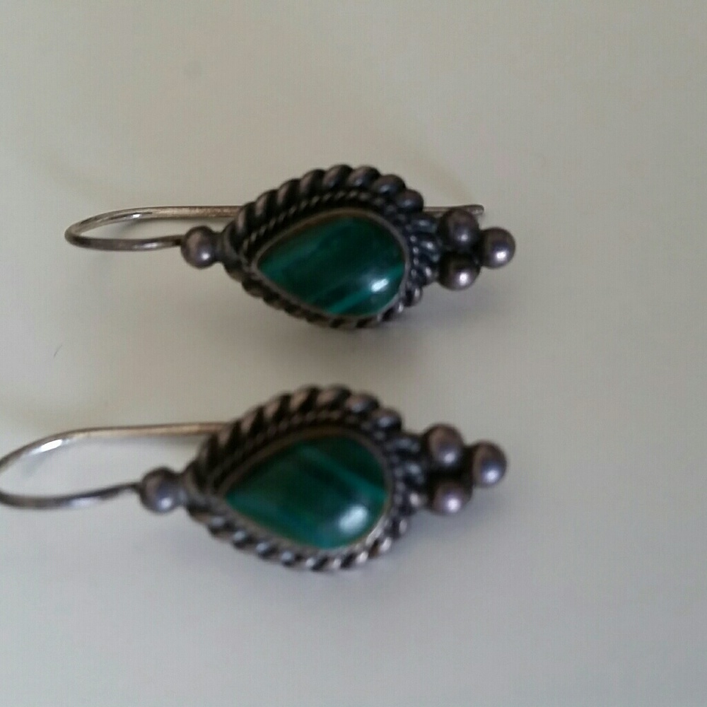 Silver earrings with malachite